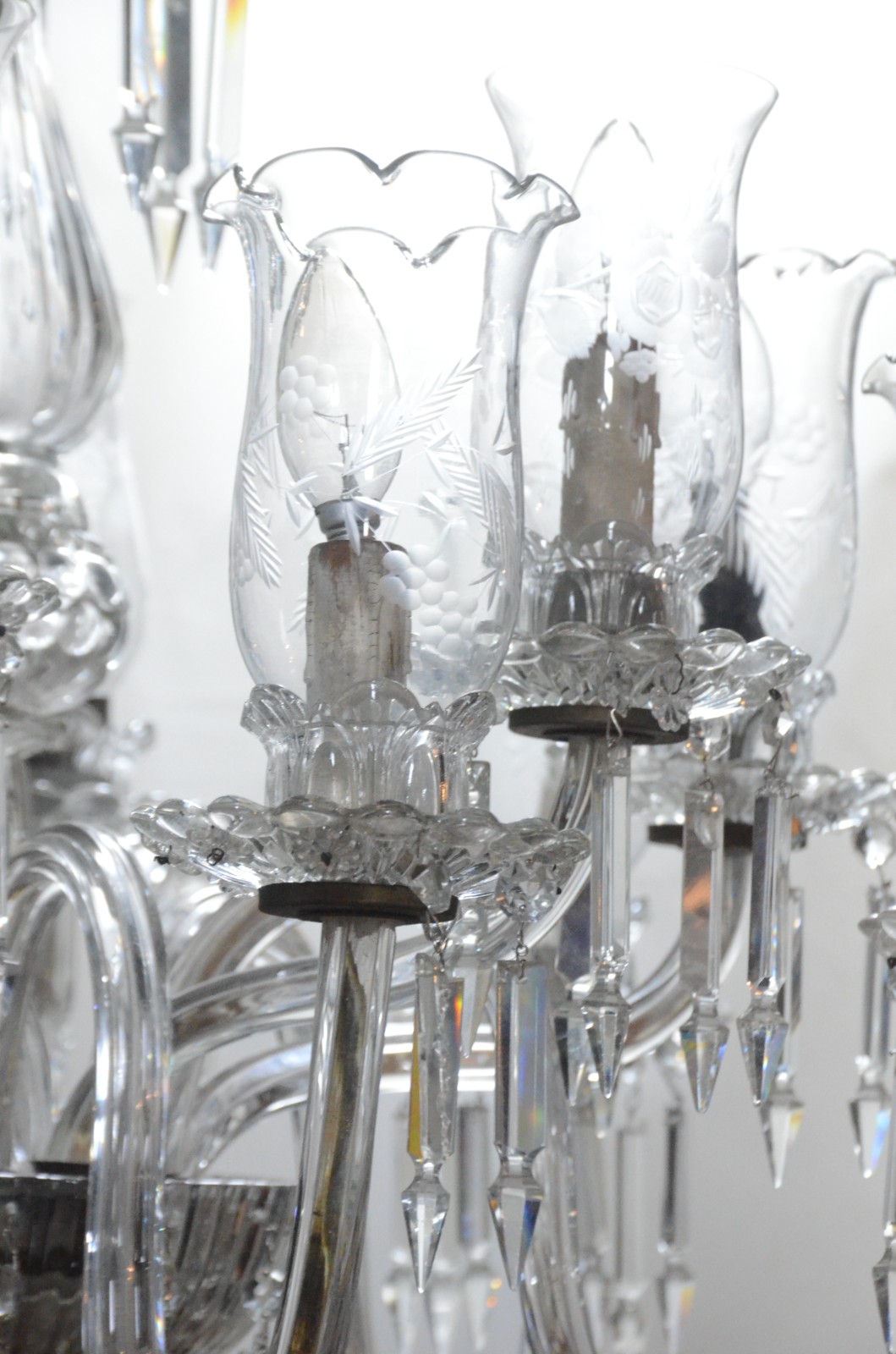 Lustre de cristal para 12 luzes com pingentes lapidados. - foto 4 de 8