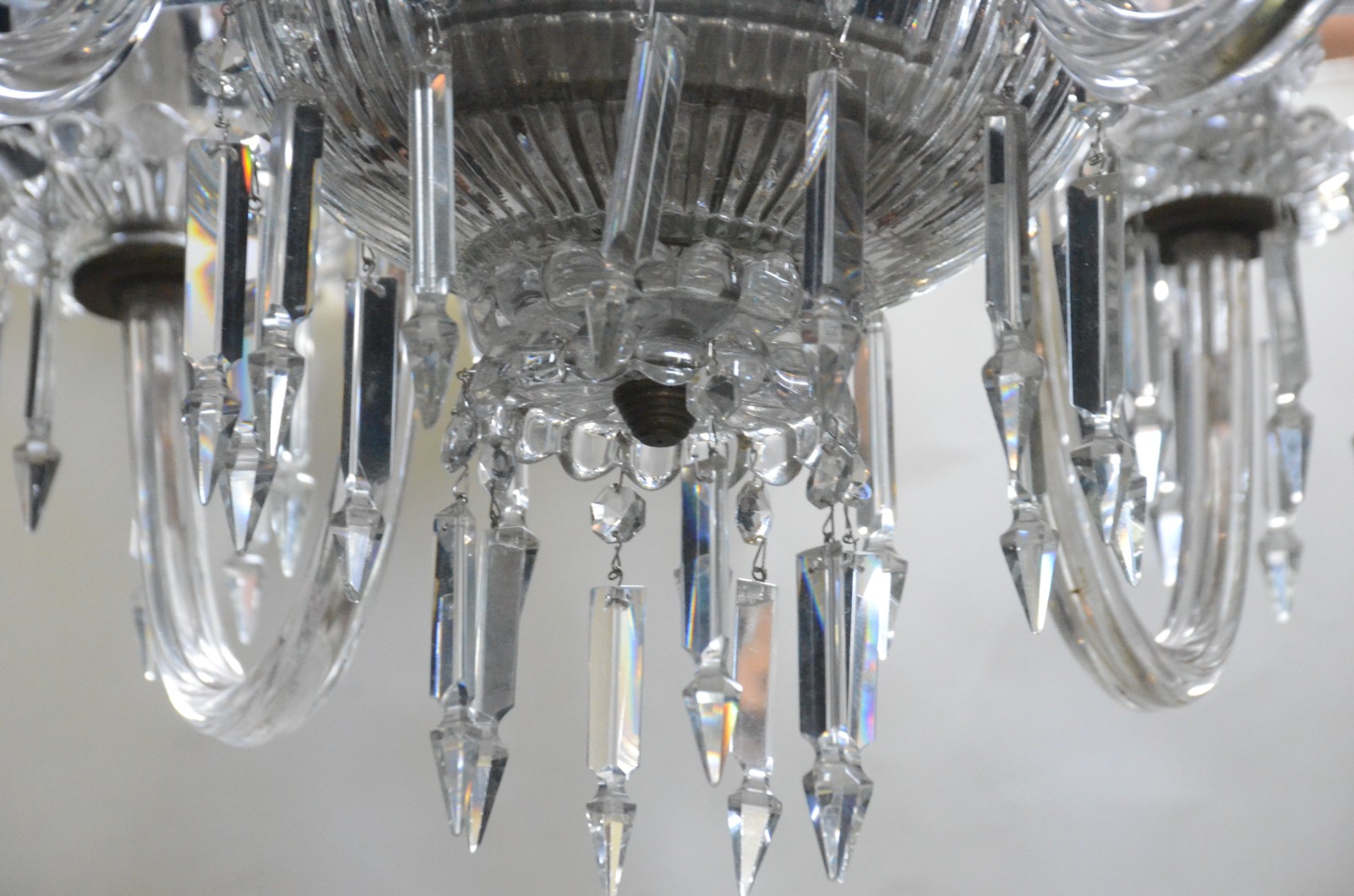Lustre de cristal para 12 luzes com pingentes lapidados. - foto 5 de 8