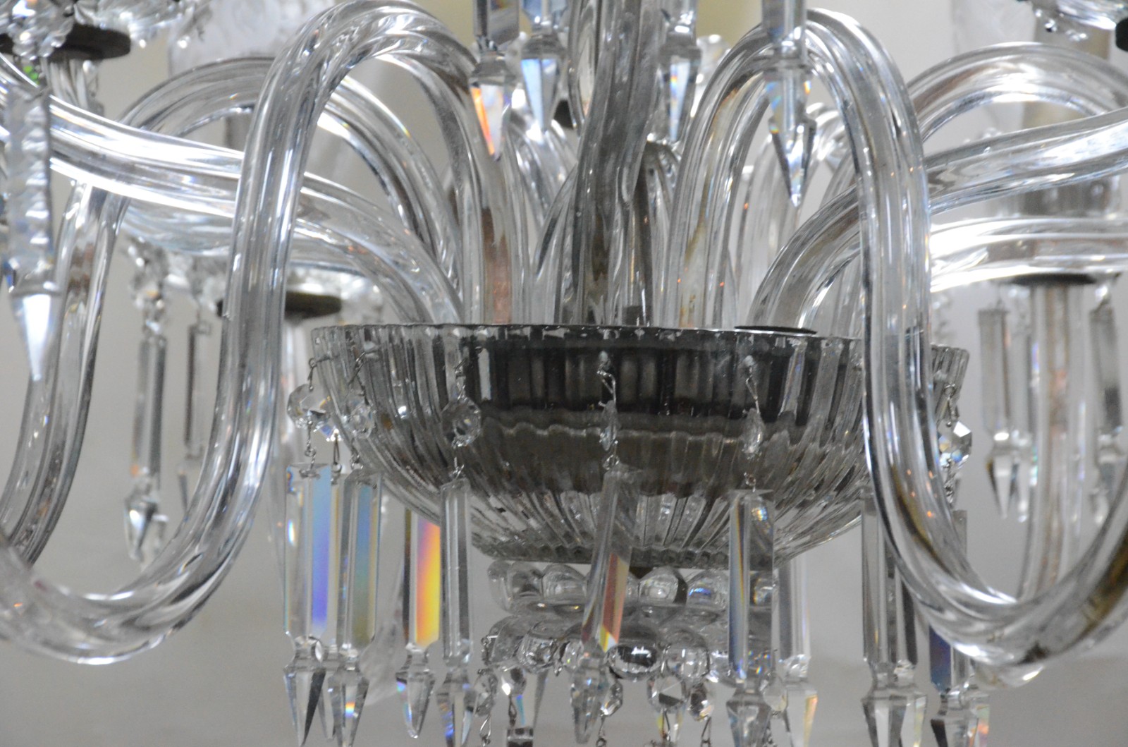 Lustre de cristal para 12 luzes com pingentes lapidados. - foto 7 de 8