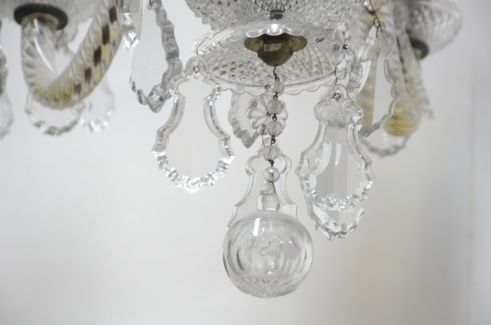 Lustre de cristal para 5 luzes, pingentes lapidados e mangas. - foto 4 de 8