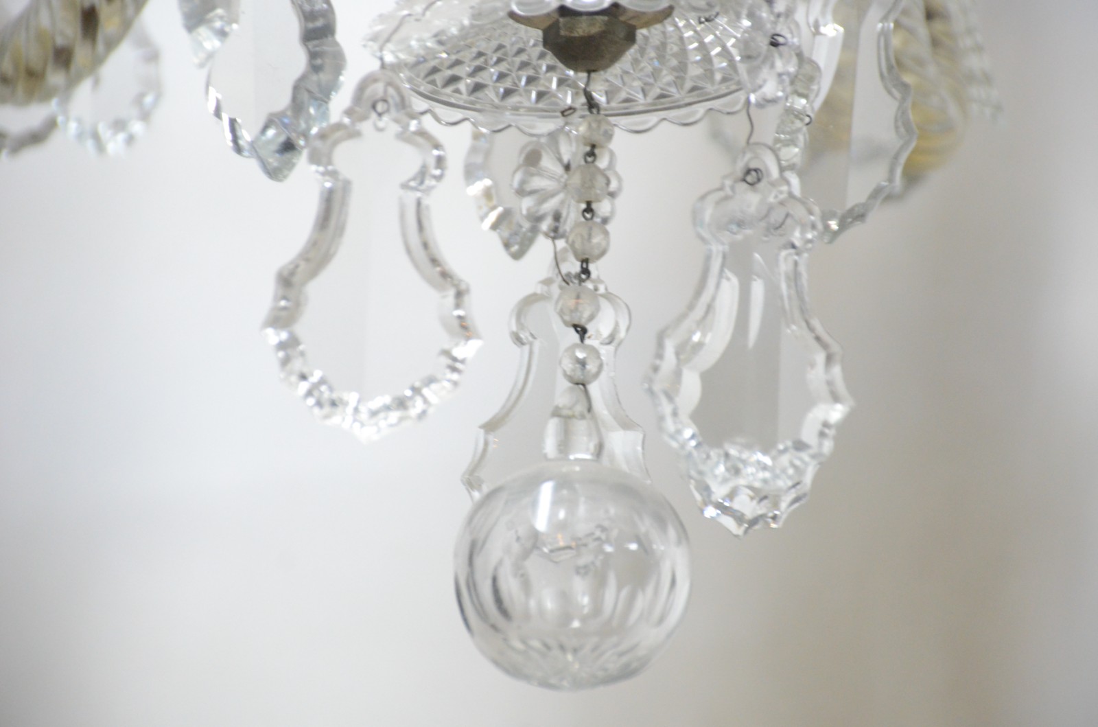 Lustre de cristal para 5 luzes, pingentes lapidados e mangas. - foto 5 de 8