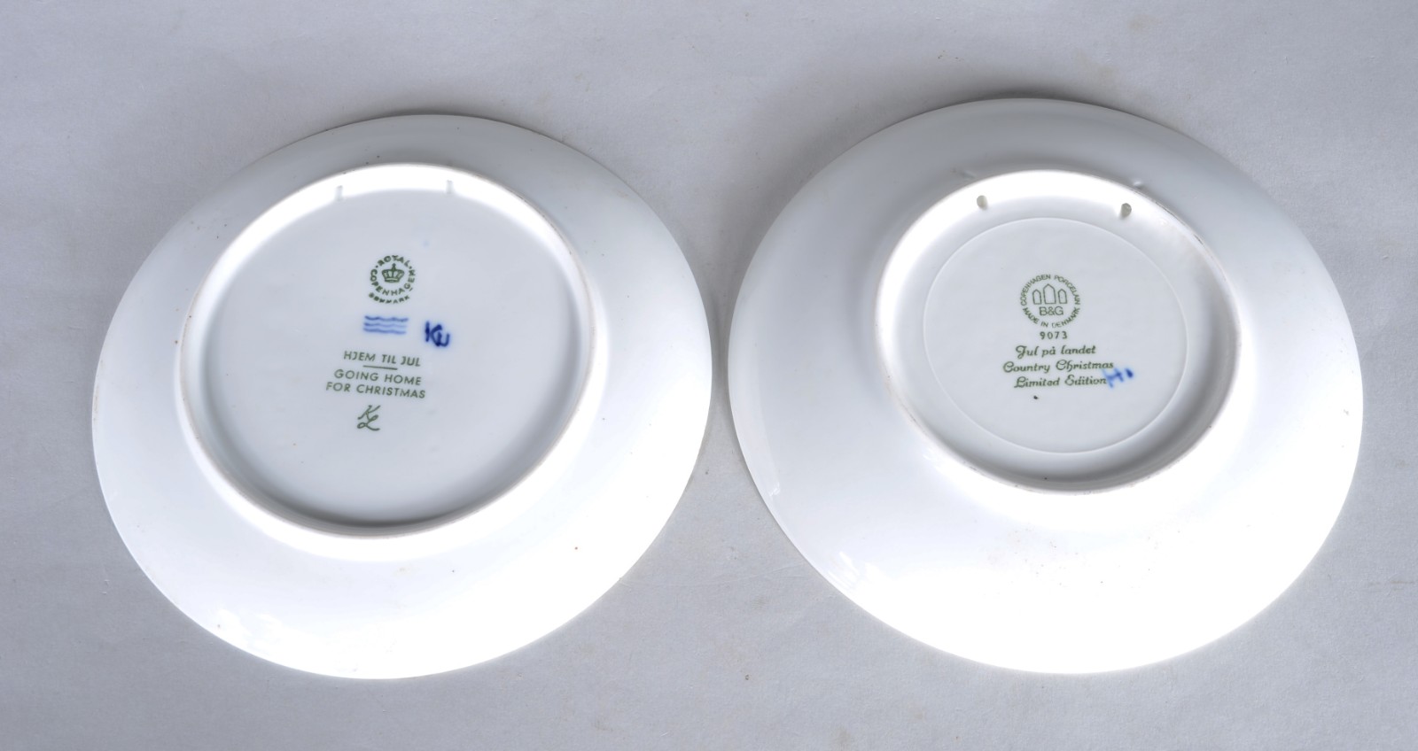 Par de pratos de porcelana dinamarquesa decorados em tons de azul com... - foto 6 de 6