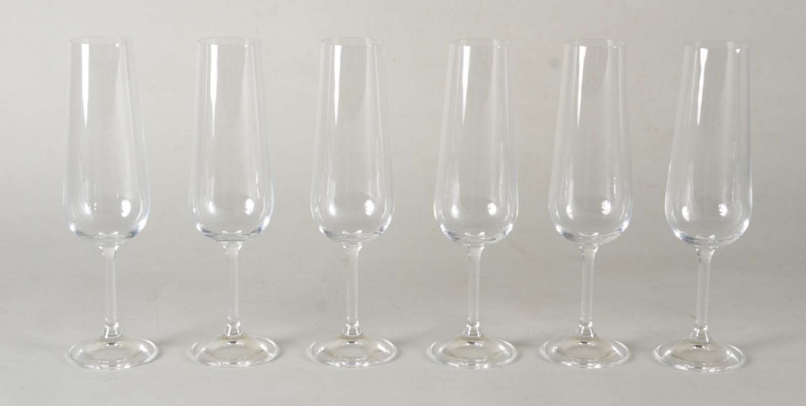 Seis flutes de cristal para champagne, 280 ml. - foto 1 de 3