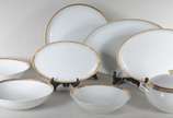 Porcelanas Steatita (1956),  - Aparelho de jantar de porcelana Steatita, creme com borda dourada, composto: 23 pratos rasos, 8 pratos fundos, sopeira, travessa redonda, 3 travessas 