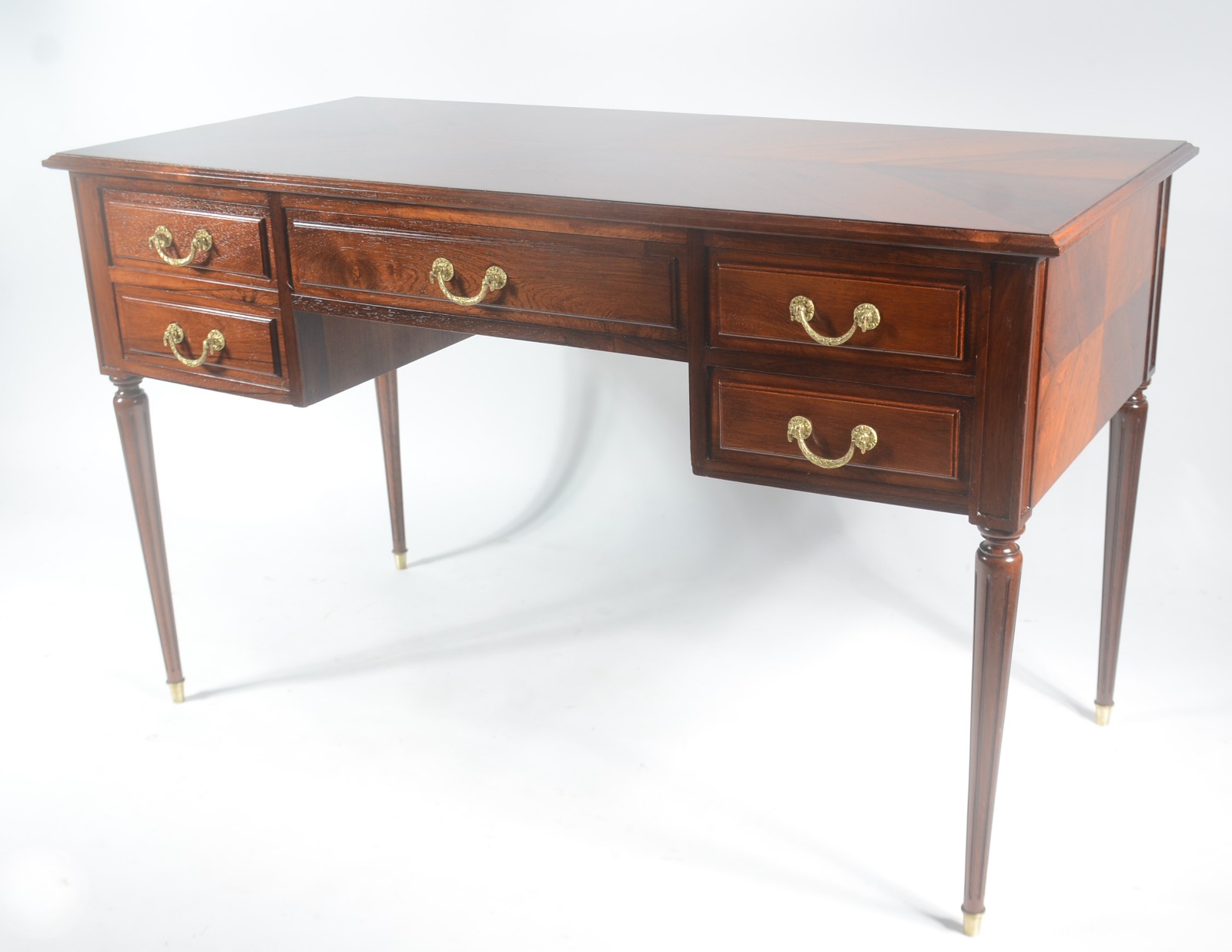 Mesa de escritório de madeira nobre, cinco gavetas, puxadores de... - foto 2 de 8
