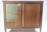 Cômoda de madeira compensado laminada em jacara... - Cômoda de madeira compensado laminada em jacarandá, 2 gavetas e 3 gavetões. Anos 60.