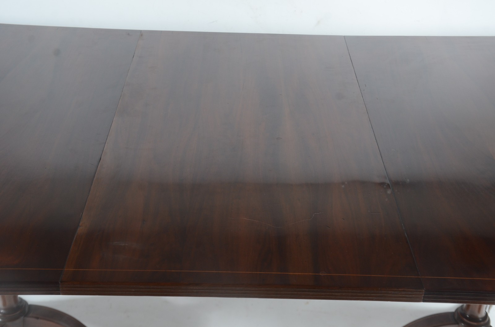 Mesa de jantar de madeira nobre, tampo oval com uma tábua extensora (... - foto 5 de 5