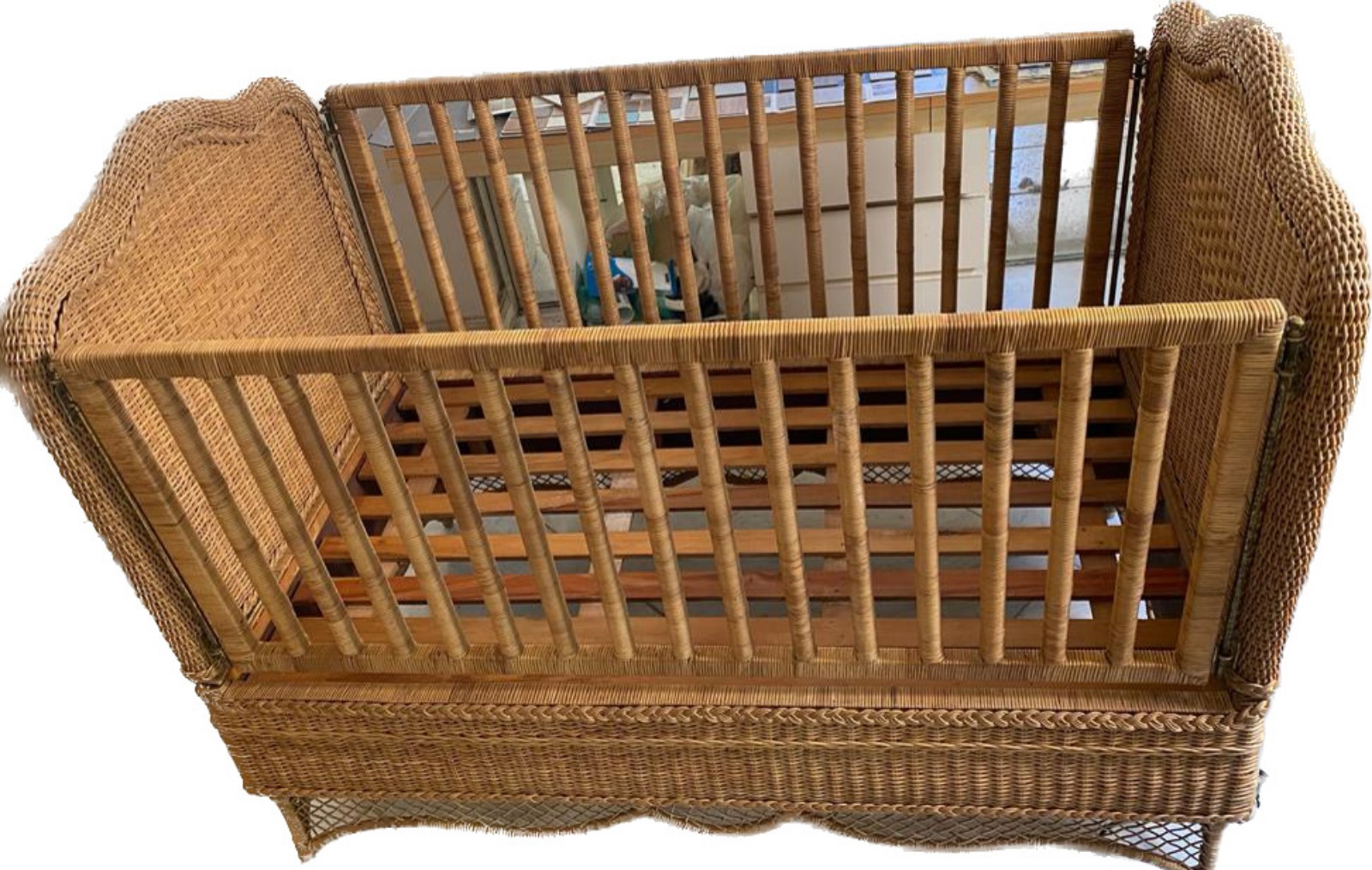 Berço de rattan. Retirada em residencia na barra. - foto 2 de 3