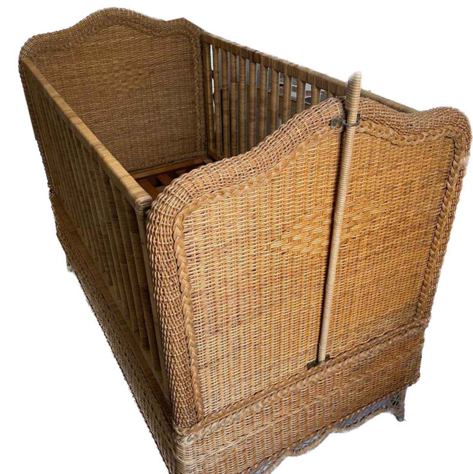 Berço de rattan. Retirada em residencia na barra. - foto 3 de 3