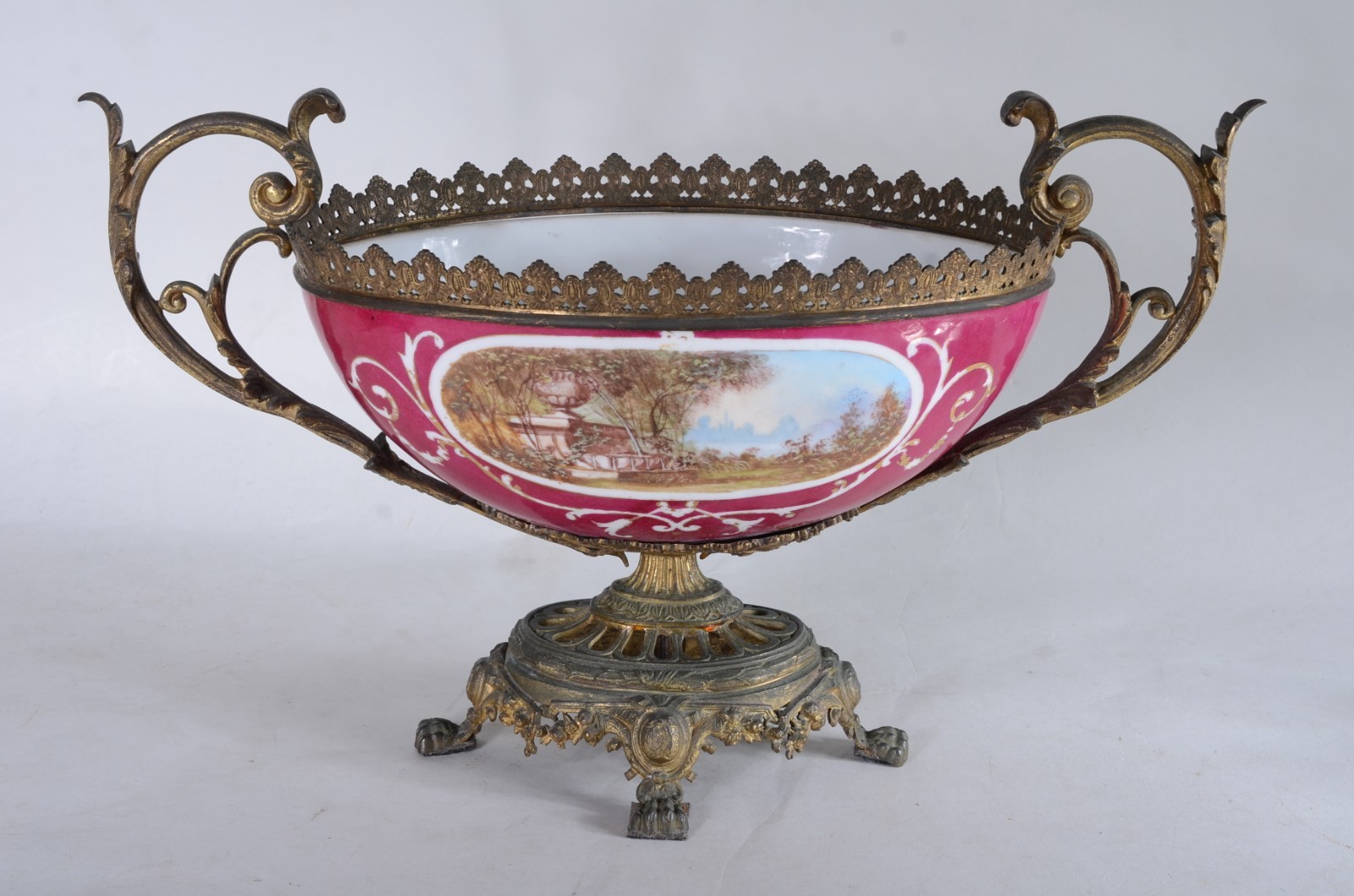 Fruteira de porcelana francesa com paisagem e cena romântica em... - foto 1 de 8