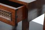 Cama de casal de madeira nobre. Acompanham par ... - Cama de casal de madeira nobre. Acompanham par de mesinhas laterais, anos 60.