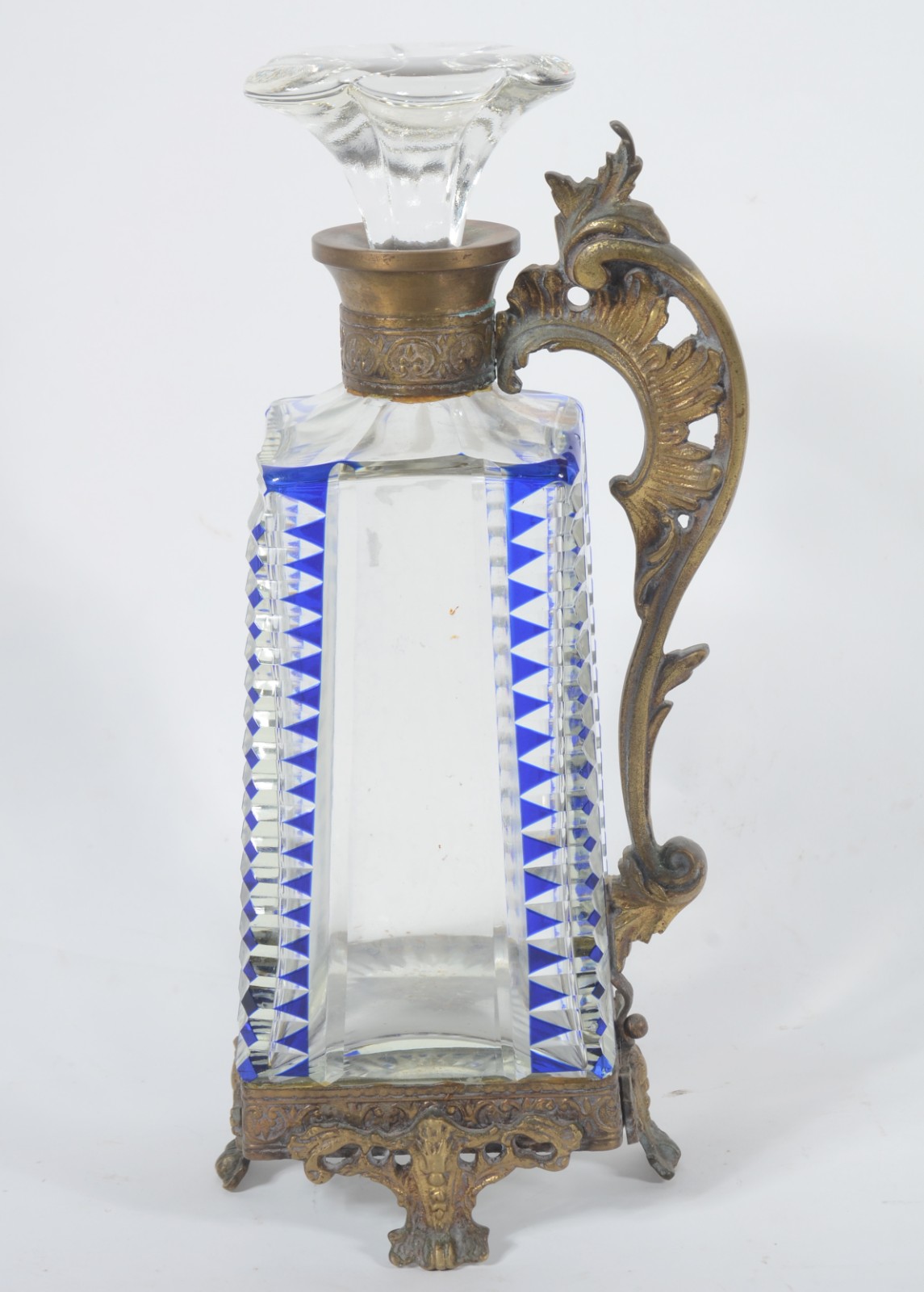Garrafa de cristal doublé azul com armação de metal dourado. - foto 1 de 10