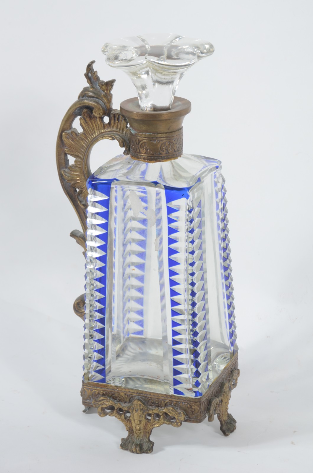 Garrafa de cristal doublé azul com armação de metal dourado. - foto 3 de 10