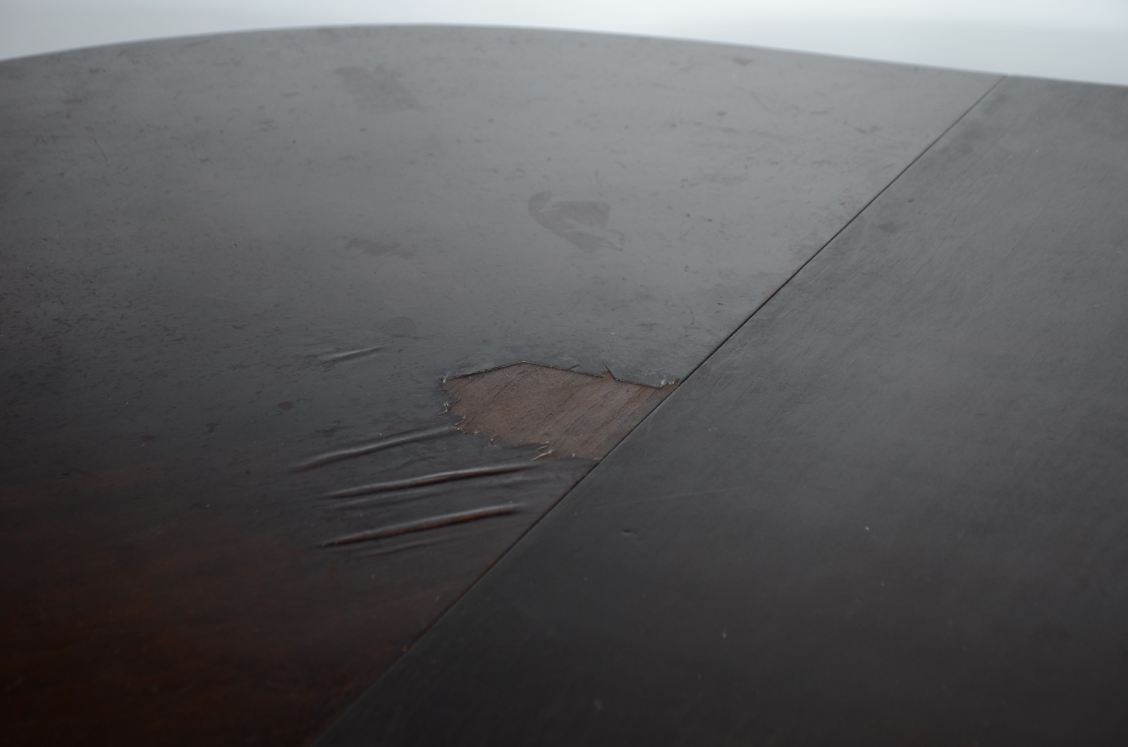 Mesa de jantar de madeira nobre, 2 tabuas extensoras ( 110 cm x 0,42... - foto 5 de 11