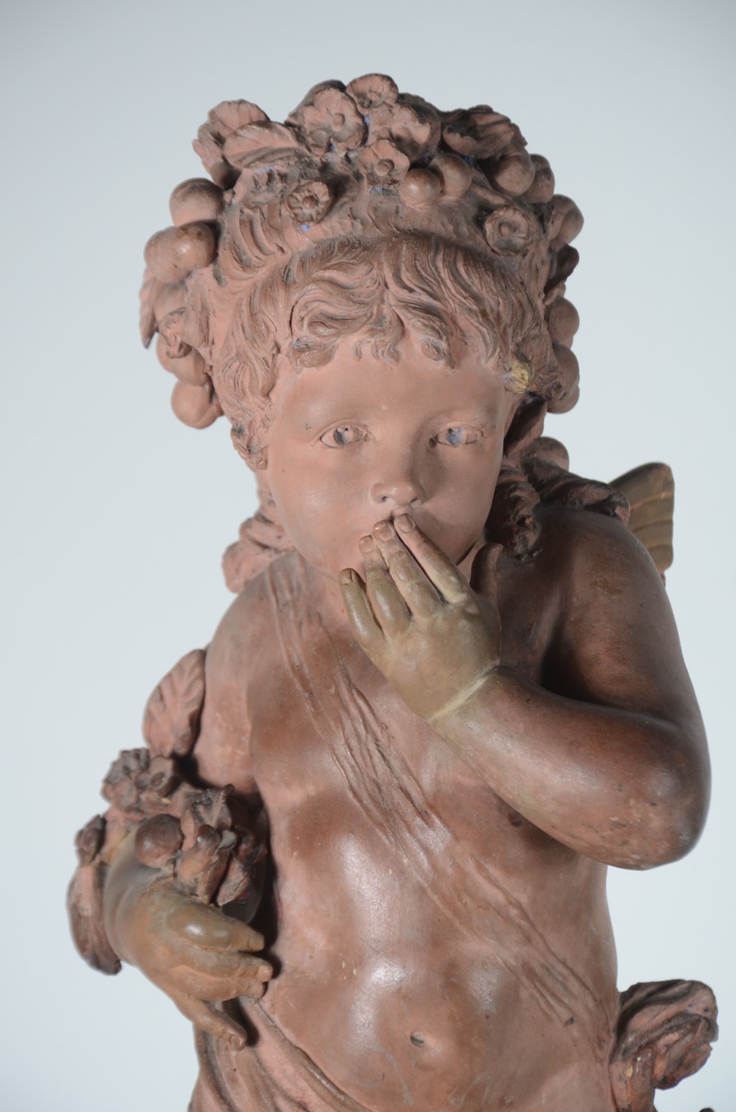 Escultura de terracota representando "Criança alada", cabeça decorada... - foto 6 de 10