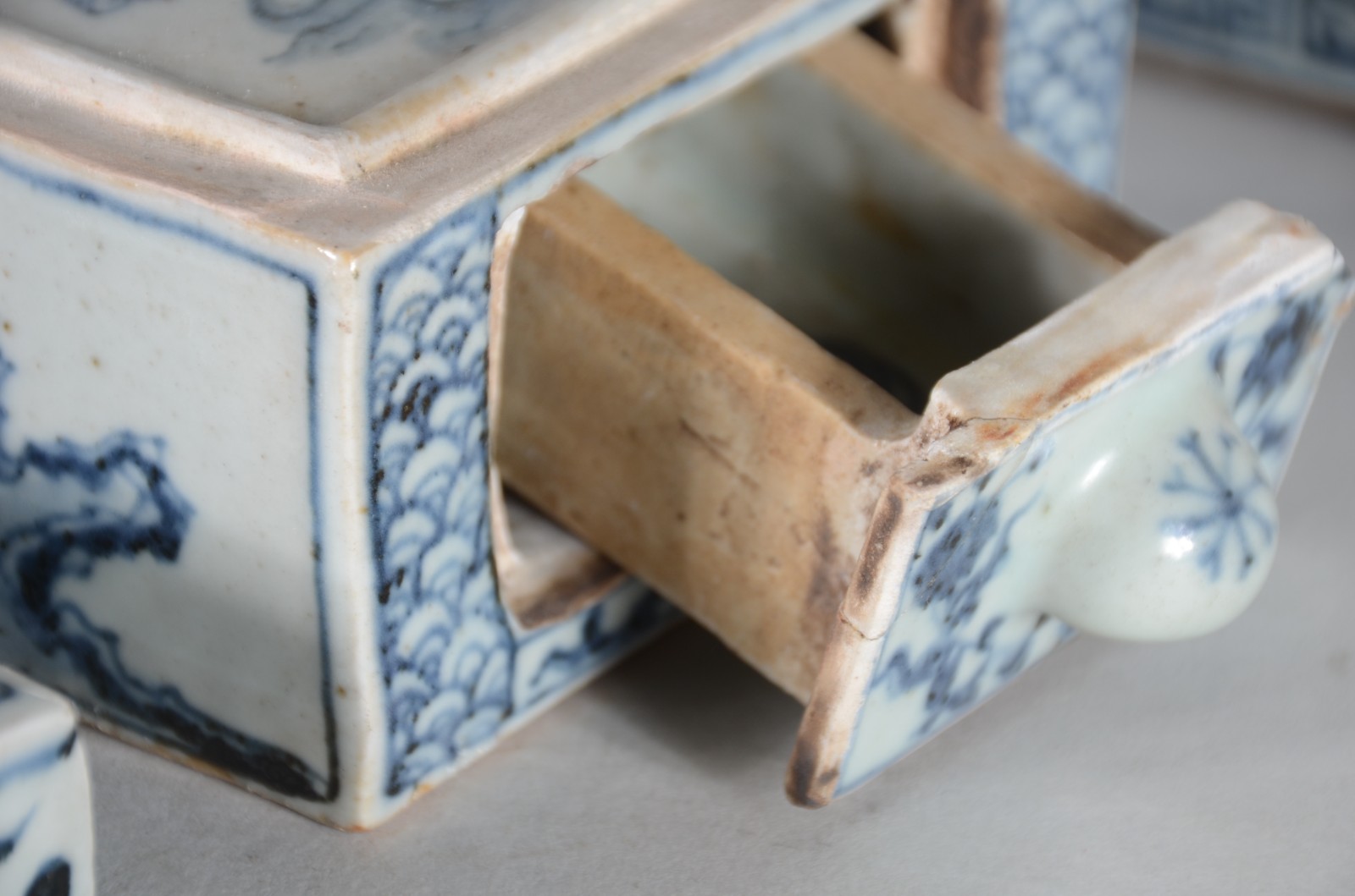 Original e raro conjunto em porcelana chinesa para incenso, decorado... - foto 7 de 11