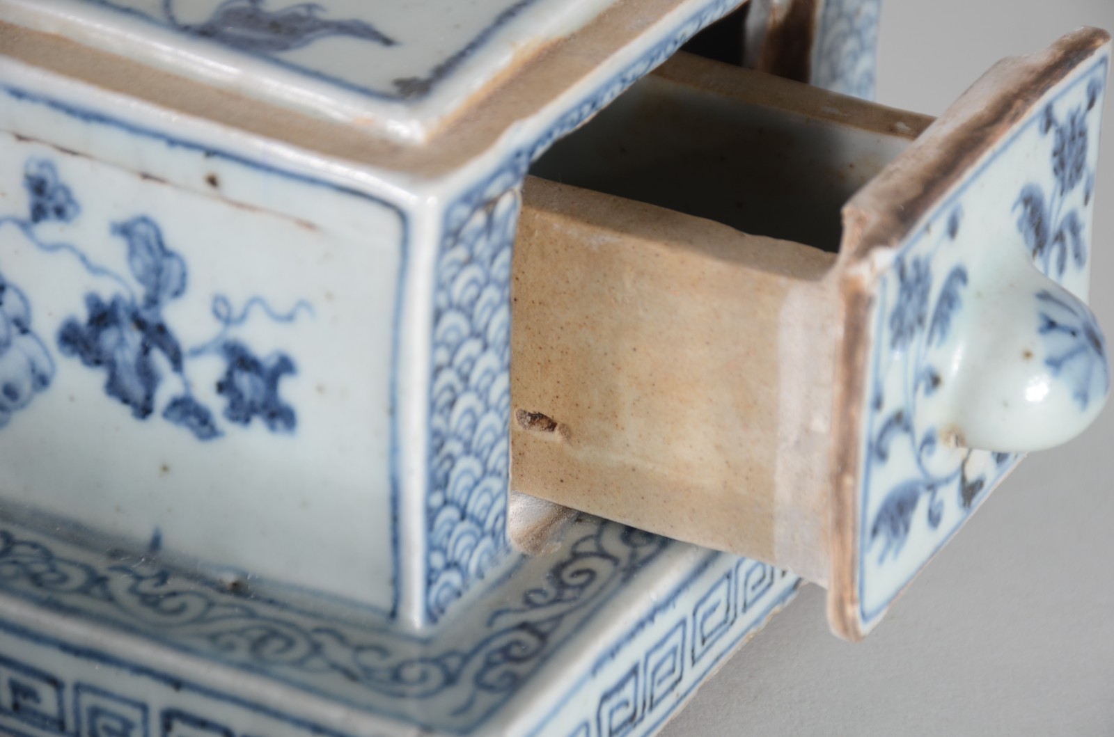 Original e raro conjunto em porcelana chinesa para incenso, decorado... - foto 8 de 11