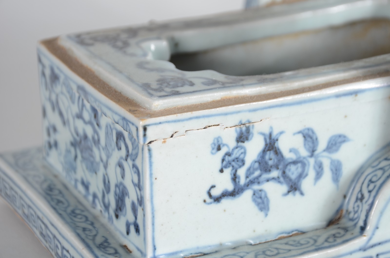 Original e raro conjunto em porcelana chinesa para incenso, decorado... - foto 10 de 11