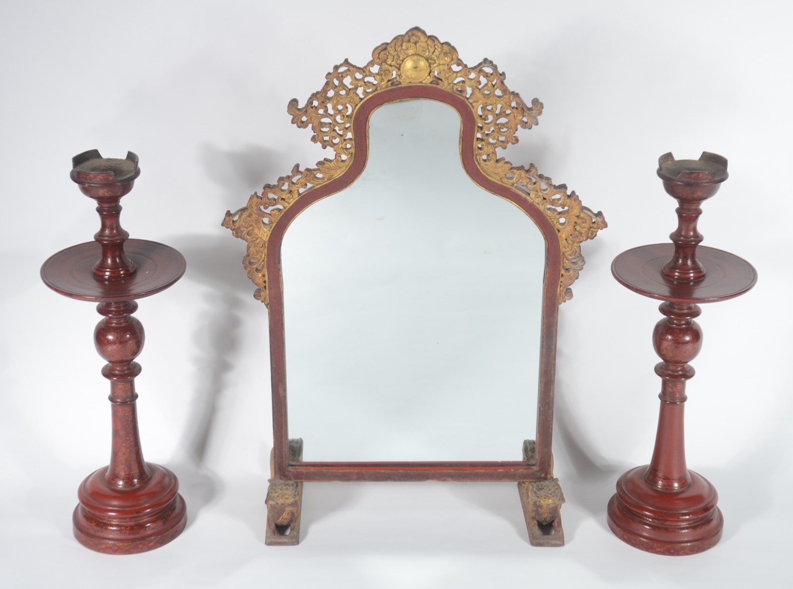 Conjunto oriental de madeira patinada, composto de: espelho com... - foto 1 de 7