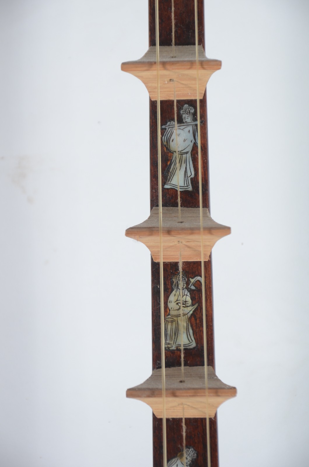 Peça decorativa representando instrumento musical do Vietnã, de... - foto 5 de 6