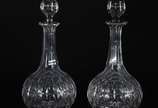 Baccarat (1764),  - Par de garrafas de cristal frances lapidado. Bases estreladas. Não apresentam marcas da cristallerie.