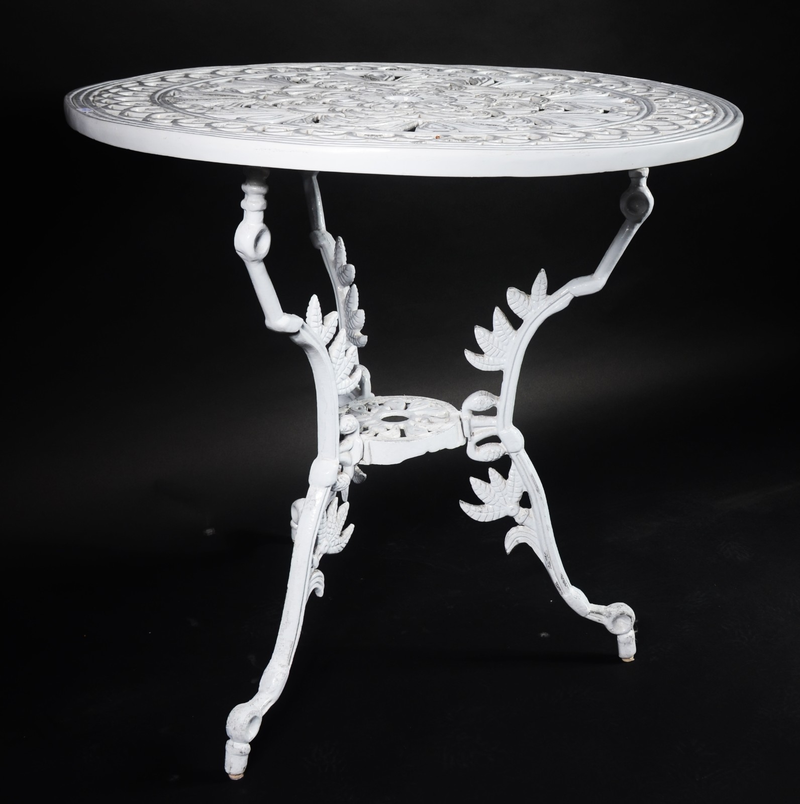 Conjunto para área externa composto de mesa com 4 cadeiras de metal... - foto 2 de 10