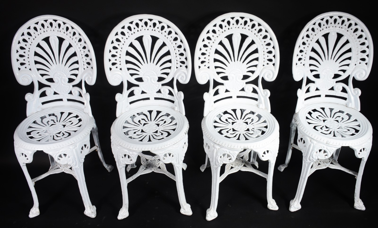 Conjunto para área externa composto de mesa com 4 cadeiras de metal... - foto 10 de 10