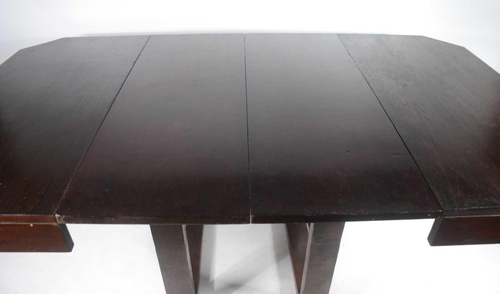 Mesa de jantar de madeira nobre, estilo Art Deco, 2 tábuas extensoras... - foto 10 de 10