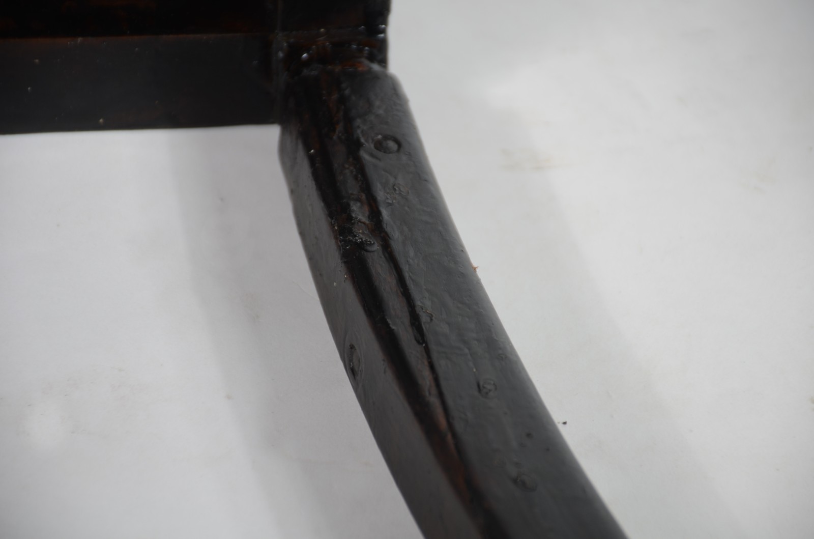 Mesinha para telefone de madeira escura com 2 gavetinhas e nicho com... - foto 9 de 9