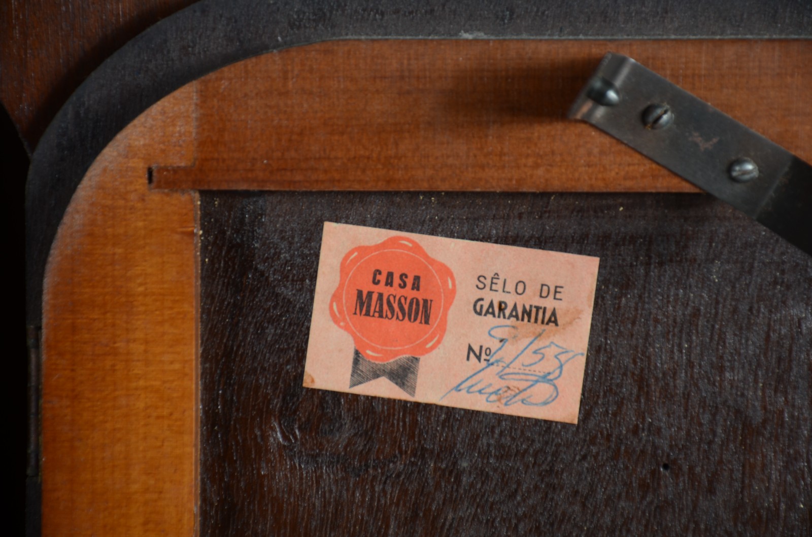 Relógio de mesa, caixa de madeira. Funcionando. Pequenos desgastes na... - foto 7 de 11