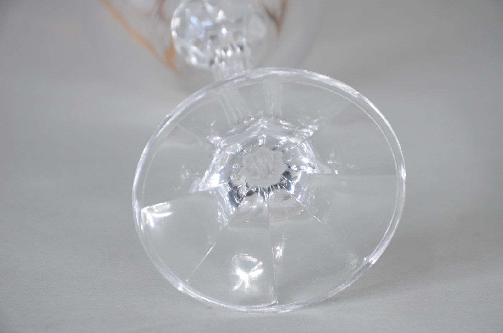 Serviço de cristal da Bohemia, frisos dourados, composto de: 12... - foto 4 de 7