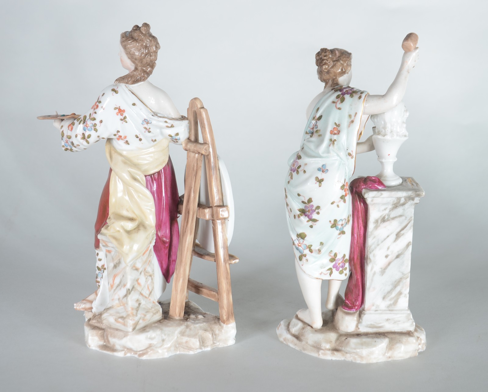 Par de belíssimas estatuetas de porcelana alemã policromada... - foto 3 de 9