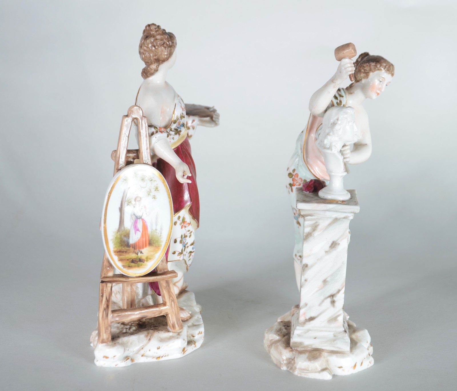 Par de belíssimas estatuetas de porcelana alemã policromada... - foto 5 de 9