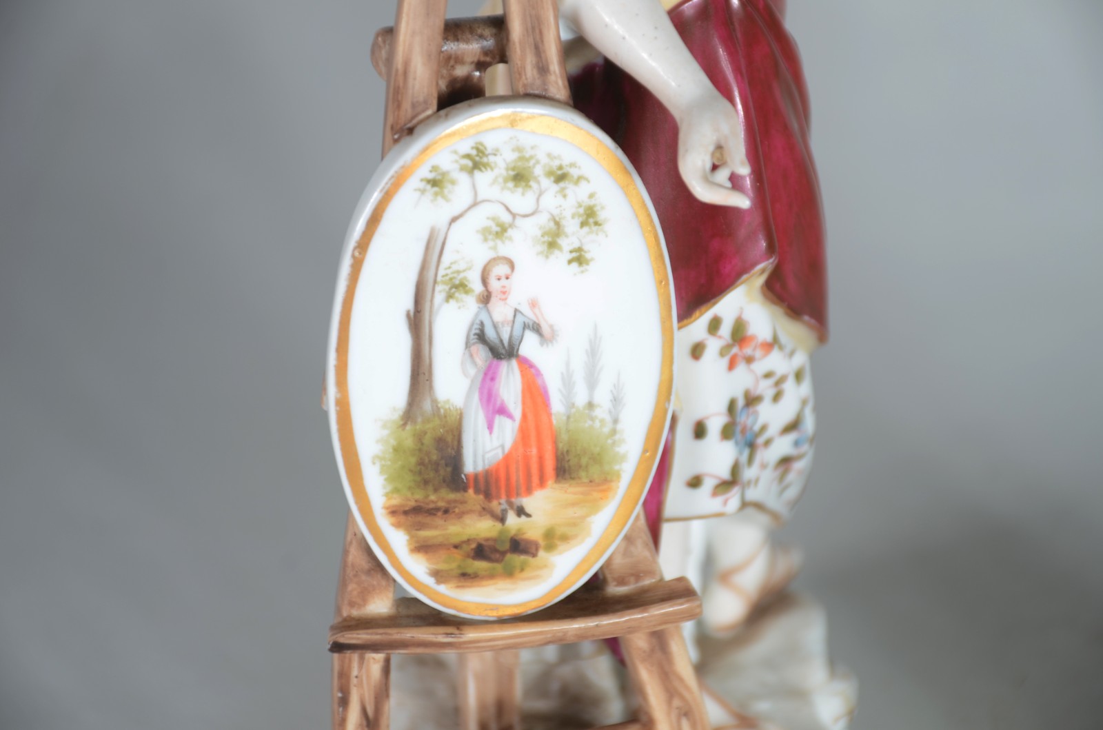 Par de belíssimas estatuetas de porcelana alemã policromada... - foto 6 de 9