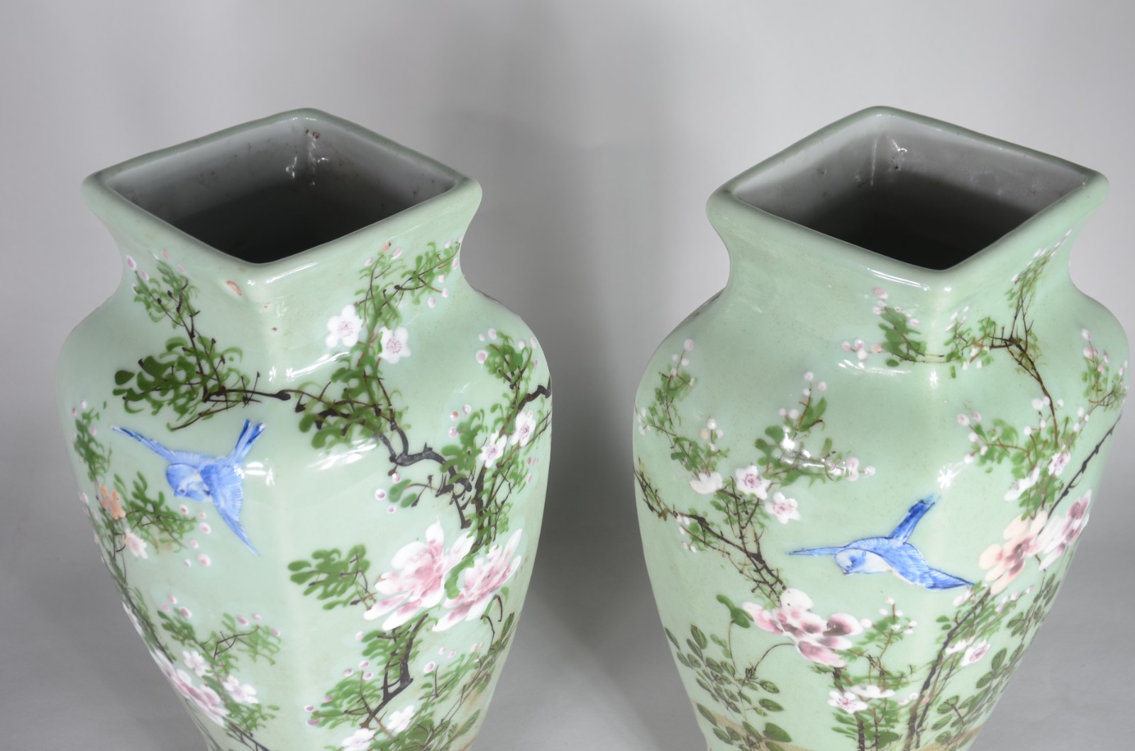 Par de antigos vasos de porcelana chinesa Celadon com pássaros e... - foto 5 de 10