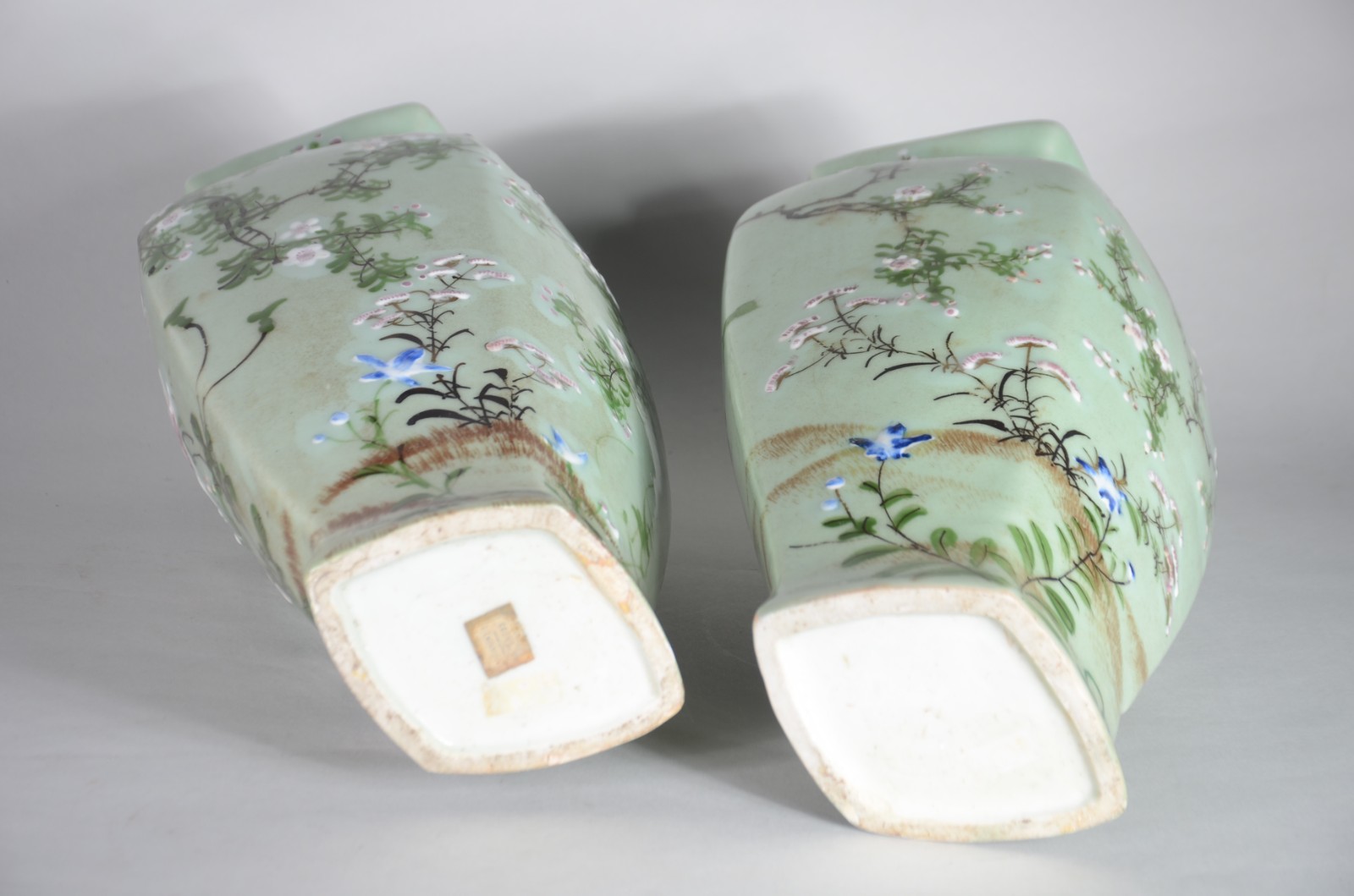 Par de antigos vasos de porcelana chinesa Celadon com pássaros e... - foto 8 de 10