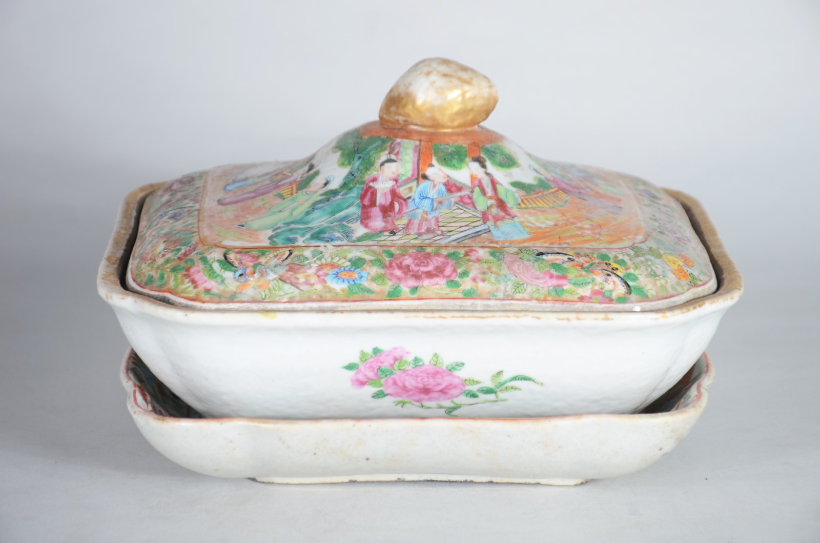 Duas peças de antiga porcelana chinesa, decorados com figuras de... - foto 4 de 10