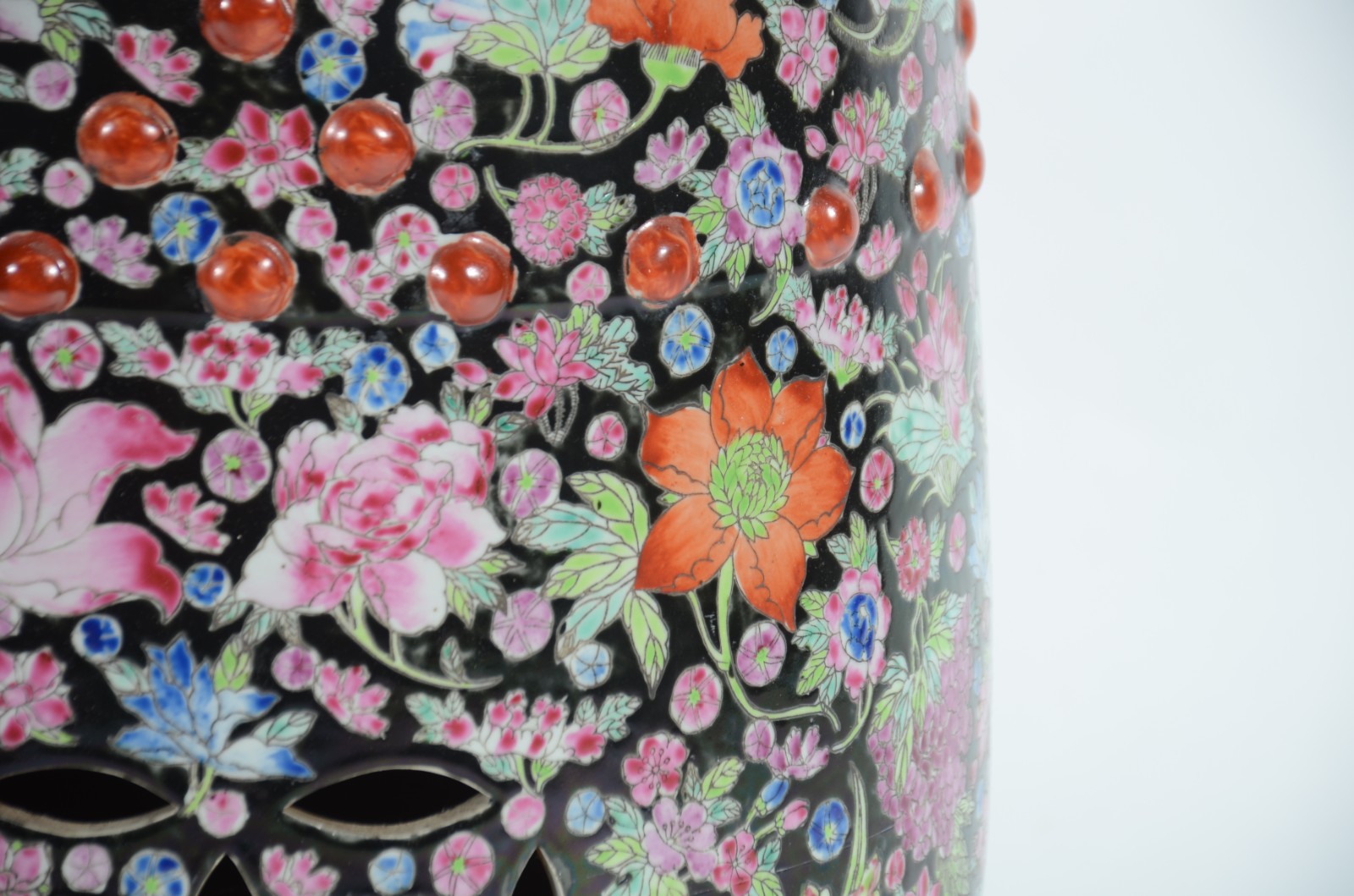 Seat garden de porcelana decoração floral em policromia sobre fundo... - foto 3 de 7