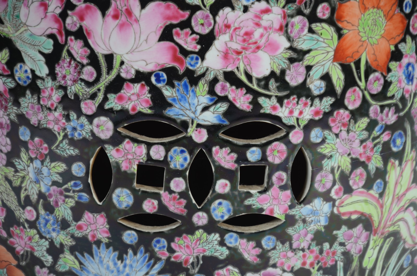 Seat garden de porcelana decoração floral em policromia sobre fundo... - foto 4 de 7