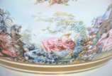 Duas peças, sendo: potiche de porcelana Dom Ped... - Duas peças, sendo: potiche de porcelana Dom Pedro e centro de mesa de cristal doublé lapidado na cor âmbar.