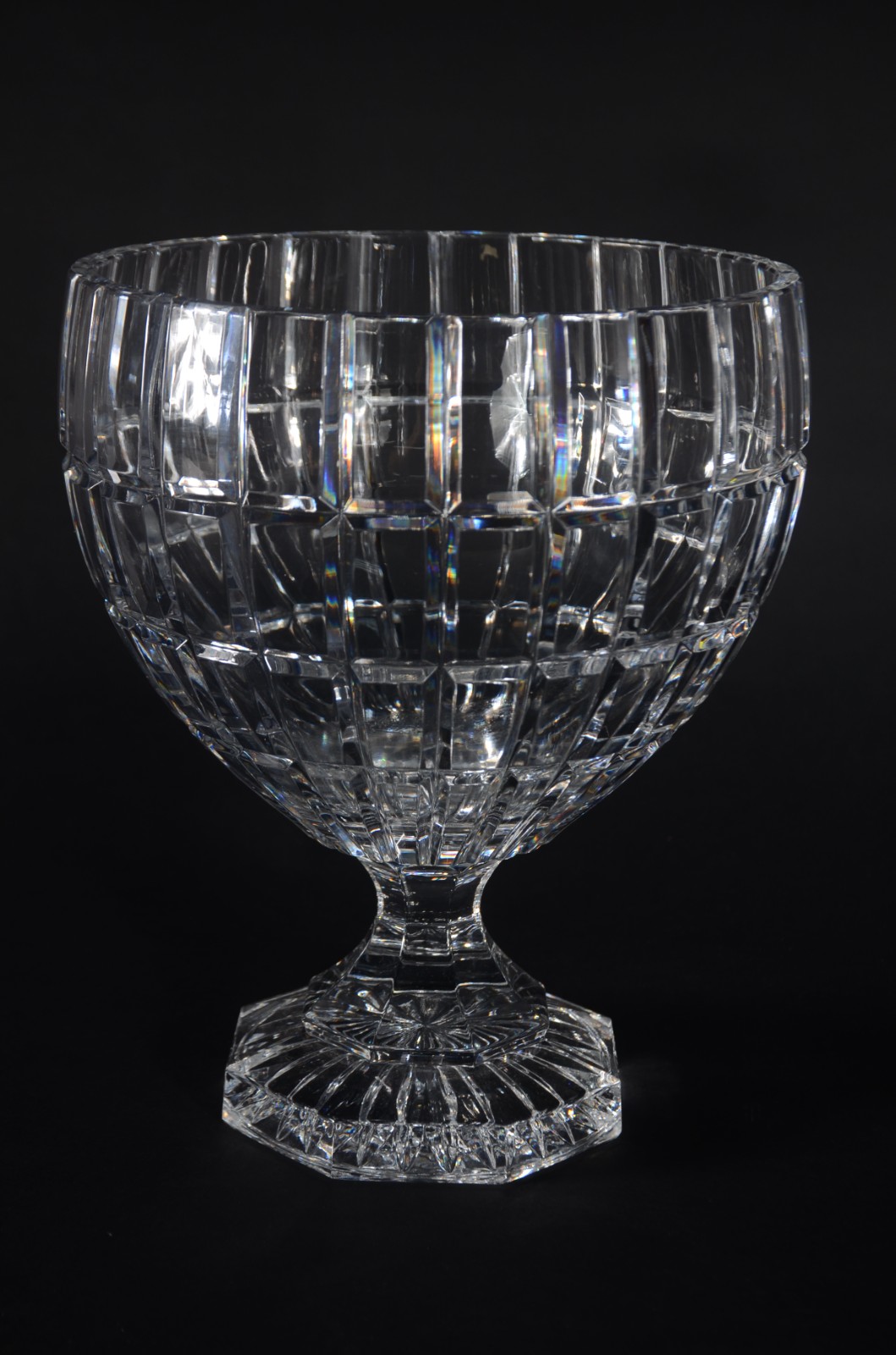 Duas fruteiras de cristal lapidado, sendo a menor com base de metal... - foto 3 de 10