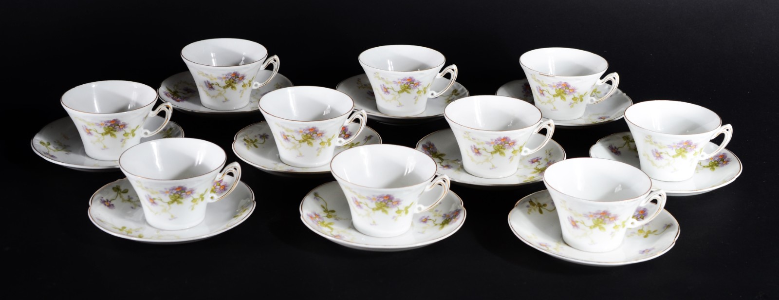 Conjunto com 10 xícaras de chá com pires de porcelana alemã R. C... - foto 1 de 6