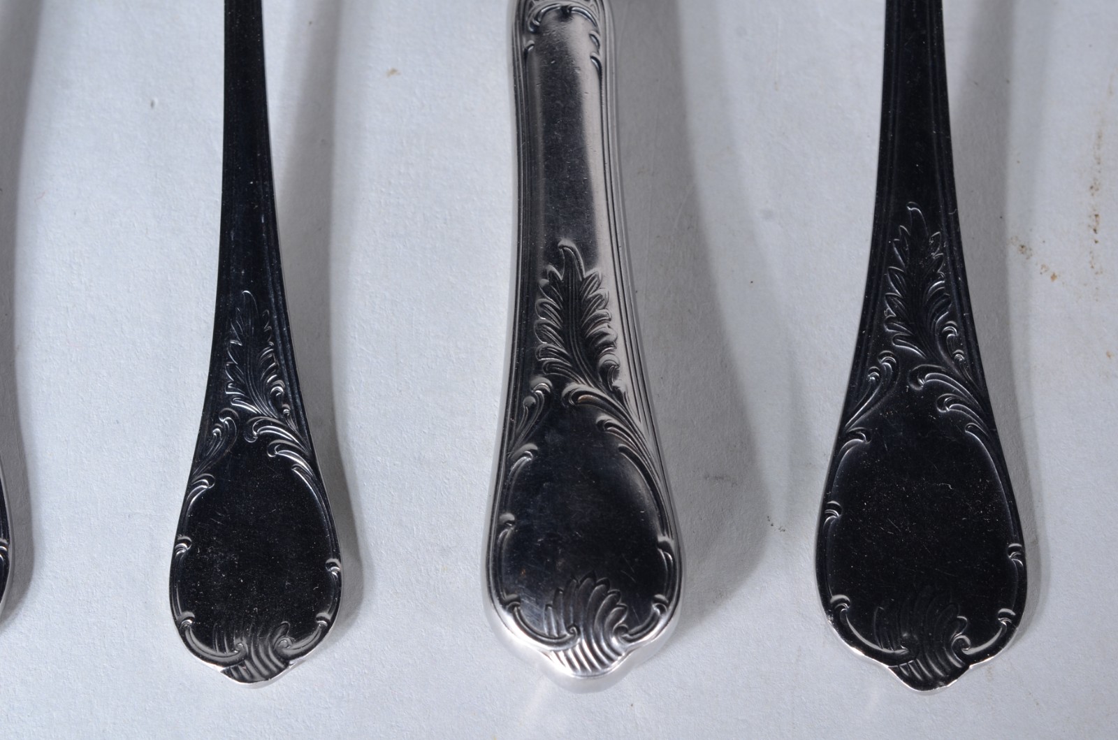 Faqueiro de aço inox Hercules, composto por: 23 facas, 22 garfos, 22... - foto 2 de 7