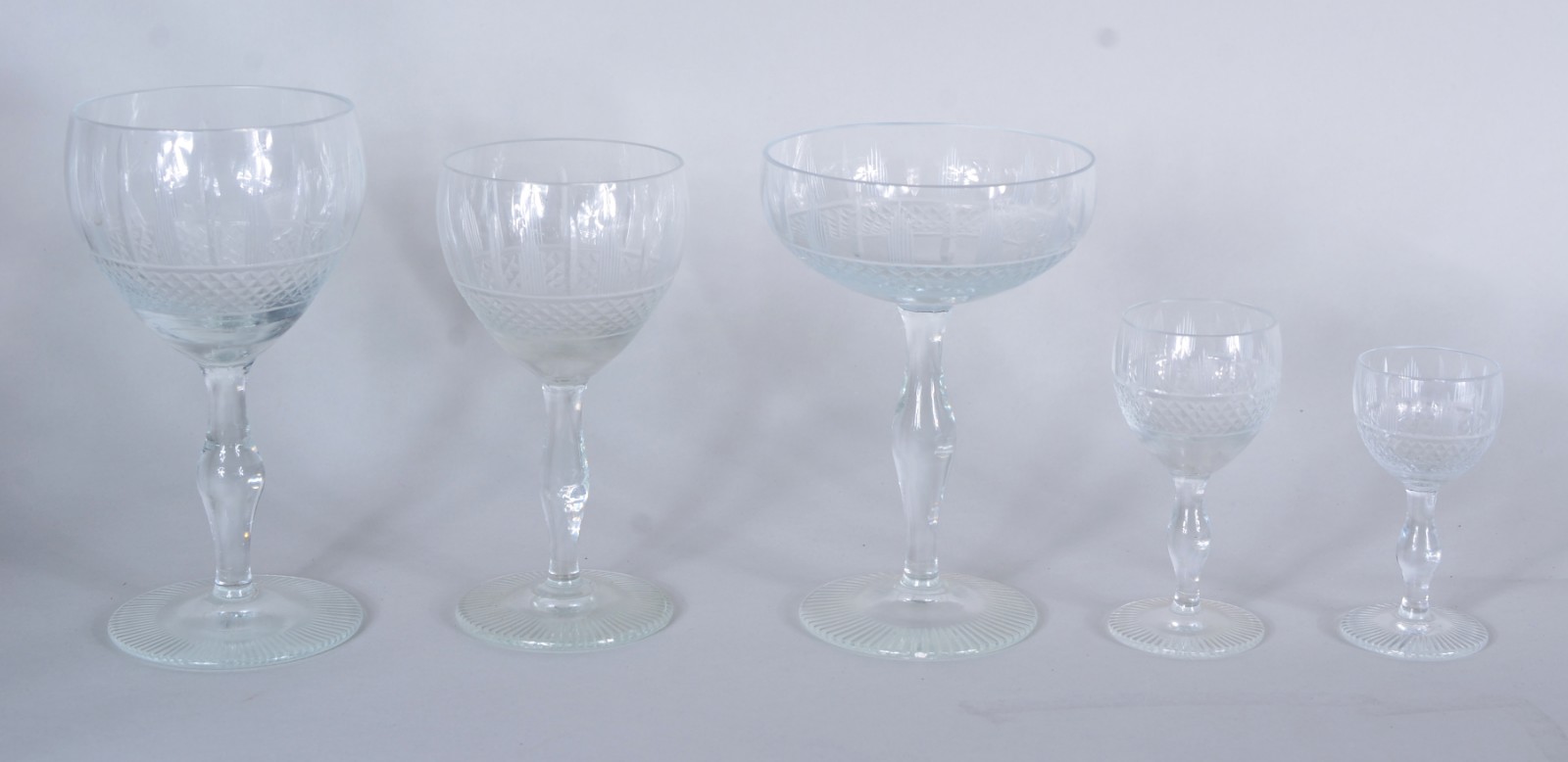 Serviço de cristal, sendo: 6 para champagne, 6 para vinho branco, 6... - foto 2 de 4