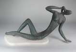 Humberto Cozzo (1900-1981),  - Escultura de bronze representando figura feminina, datada 76, base de mármore.