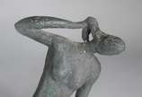 Humberto Cozzo (1900-1981),  - Escultura de bronze representando figura feminina, datada 76, base de mármore.