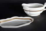 Porcelana Real (1943-1972),  - Aparelho de jantar de porcelana Real, branca com frisos dourados, composto de: 24 pratos rasos, 11 pratos fundos, 7 pratos de sobremesa, 8 travessas, 