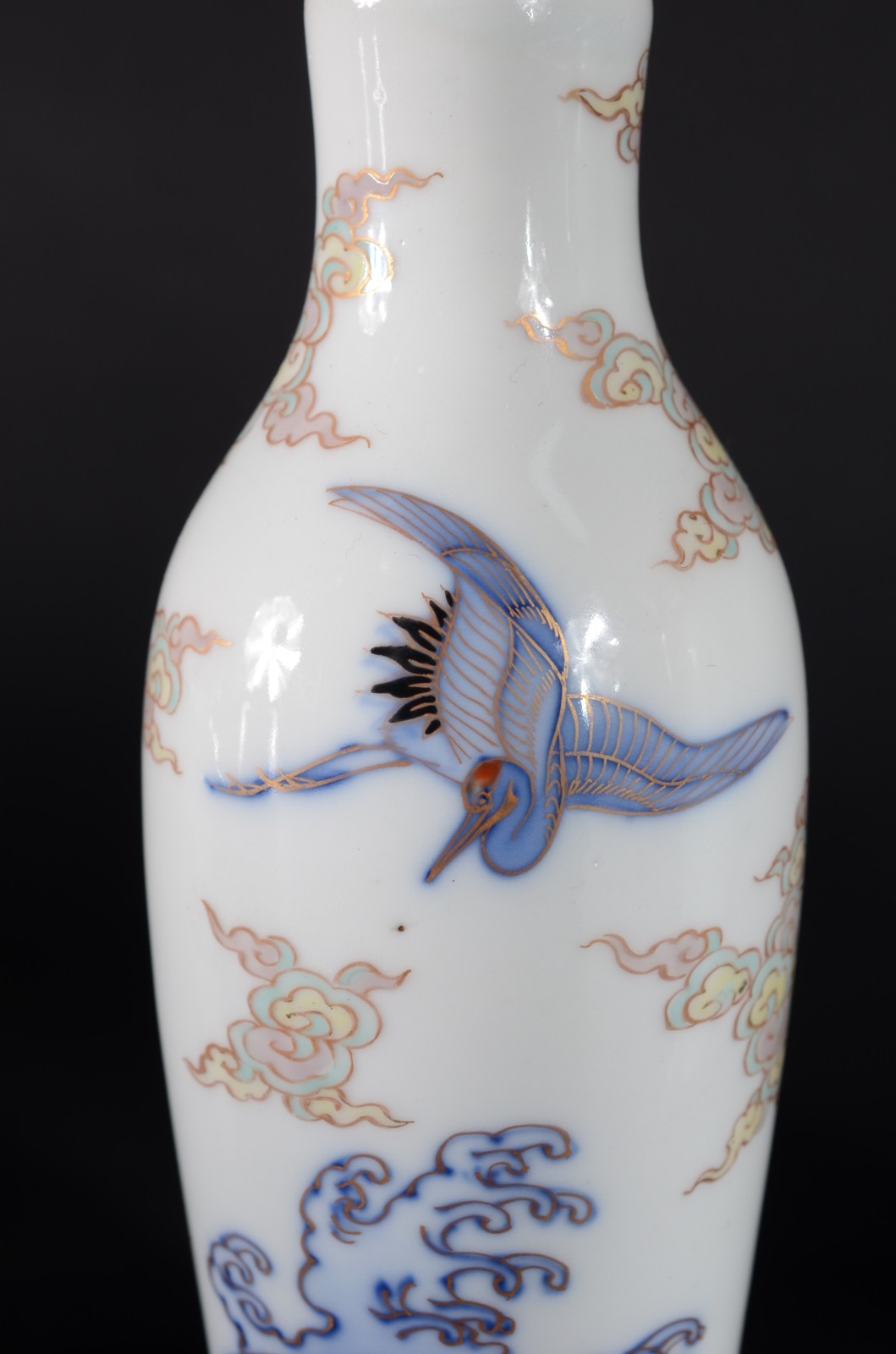 Quatro vasos diversos de porcelana e metal, sendo tres orientais e um... - foto 4 de 8