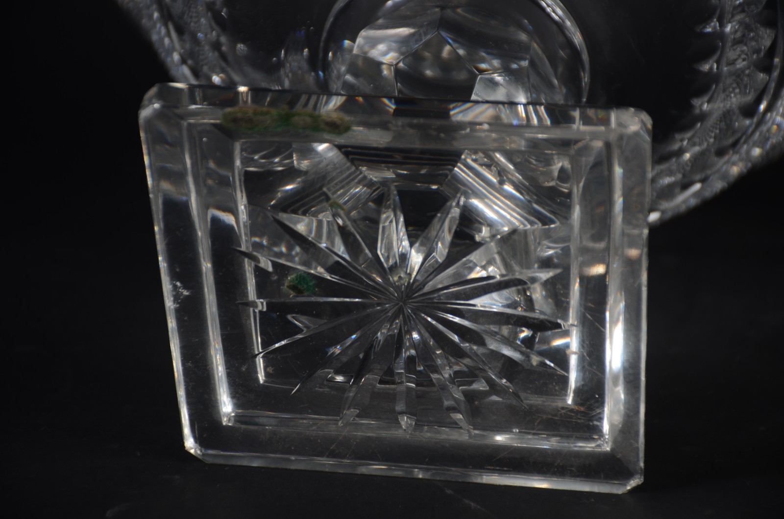 Fruteira de cristal lapidado. Lascados na base. - foto 11 de 11