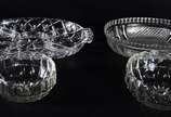 Quatro peças diversas de cristal, sendo: porta ... - Quatro peças diversas de cristal, sendo: porta petiscos feitio oval e 3 bowls.